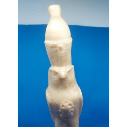 Statue d'Horus en Albâtre avec Couronne Pschent, Scarabée en Ronde-bosse et Uræus