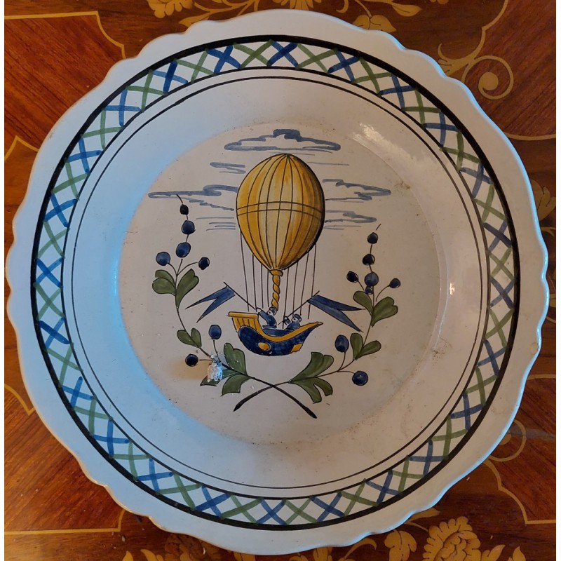 Faïence polylobée de Nevers avec décor au Ballon XIXème - XXème