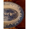 Plat Allongé en Porcelaine Boch La Louvière - Motif YEDDO - Très bon état (24x15 cm).