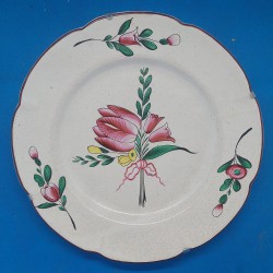 Assiette en faïence des Islettes du XIXe siècle, décor floral exquis