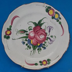 Assiette en faïence des Islettes du début du XIXe siècle, décor floral raffiné