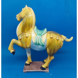 Sculpture Émaillée de Cheval, Style Sancai de la Dynastie Tang - Numérotée