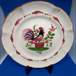 Assiette faïence d'Hadancourt avec décor au coq, diam. 23 cm signée MB