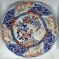 Assiette à décor IMARI, Arita Japon XVIIIè siècle. D22cm