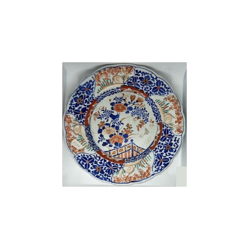 Assiette à décor IMARI, Arita Japon XVIIIè siècle. D22cm