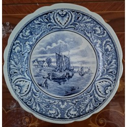 Faïence Fin XIXème - Boch Frères La Louvière Delft Blue avec Impression Décentrée de Bateaux de Pêche