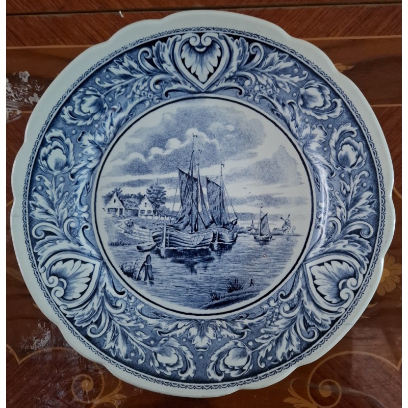 Faïence Fin XIXème - Boch Frères La Louvière Delft Blue avec Impression Décentrée de Bateaux de Pêche