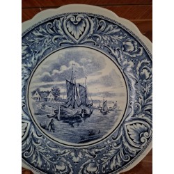 Faïence Fin XIXème - Boch Frères La Louvière Delft Blue avec Impression Décentrée de Bateaux de Pêche